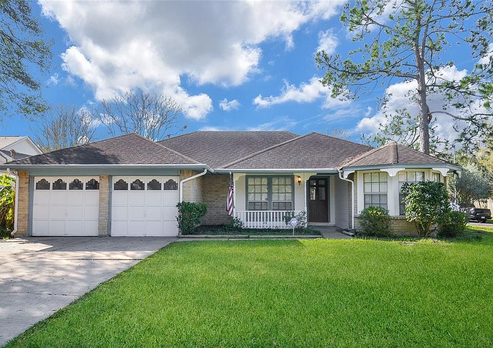 1st image of 15415 Pebble Lake Dr