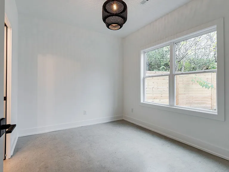 862 W Sharpe Ave #1 — Photo 4