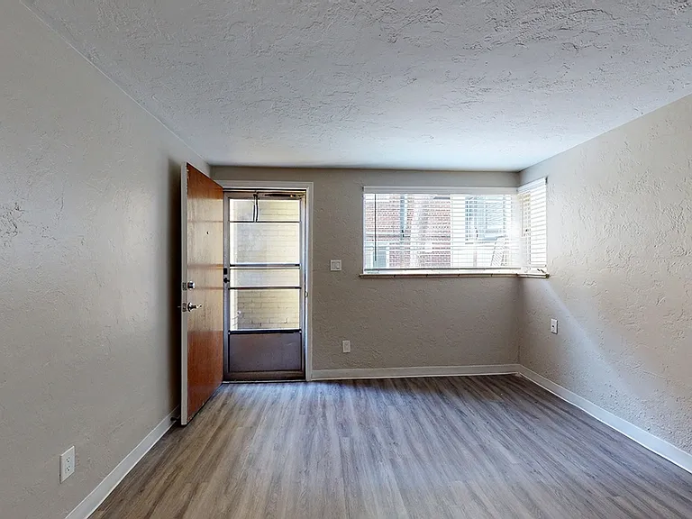 Brittany Manor — Photo 14