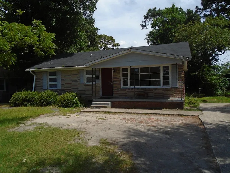 517 Albany St — Photo 1