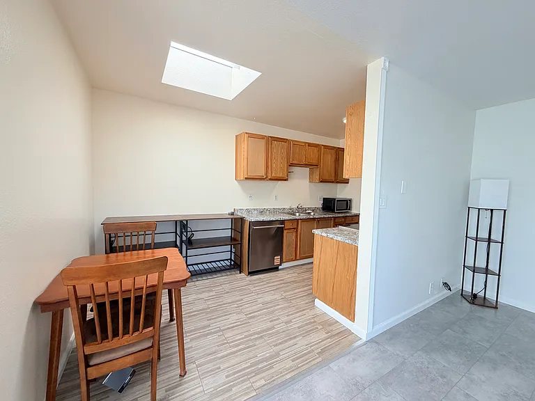 952 Mission Rd — Photo 5