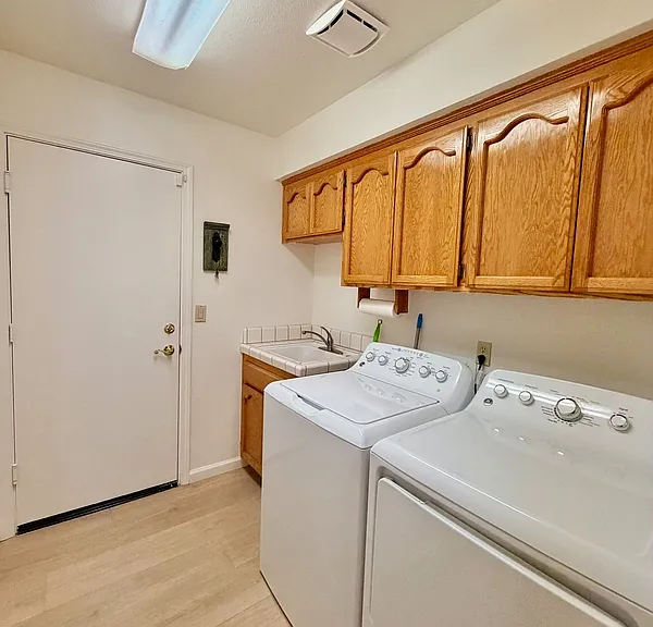 5663 Montclair Cir — Photo 26