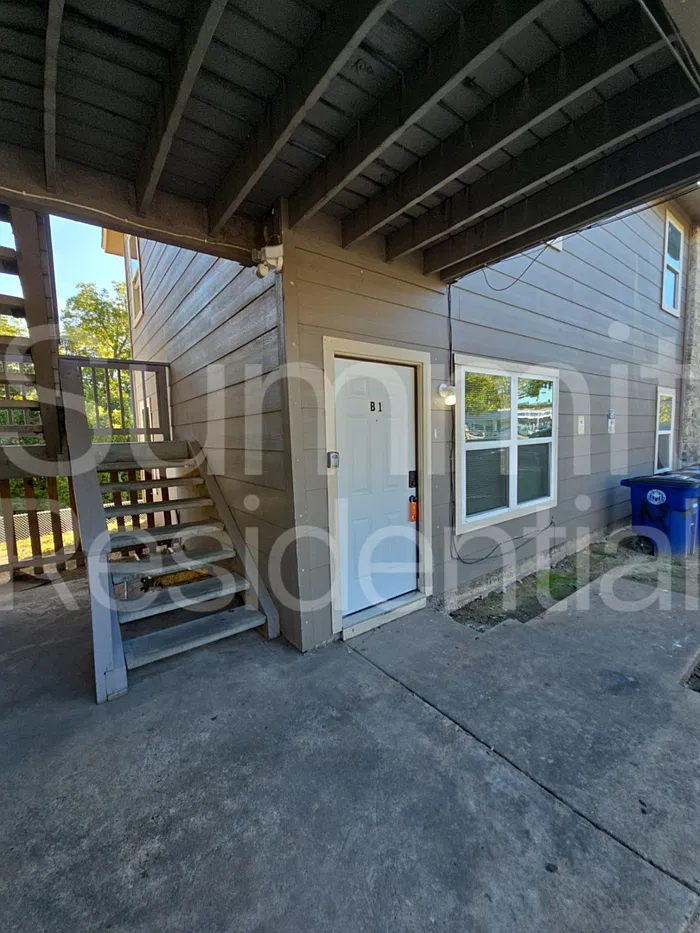 2 bed, 1.0 bath, 1000 sqft, $1,725 — Photo 2