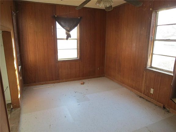 5th image of 1508 N Ocheese Ave