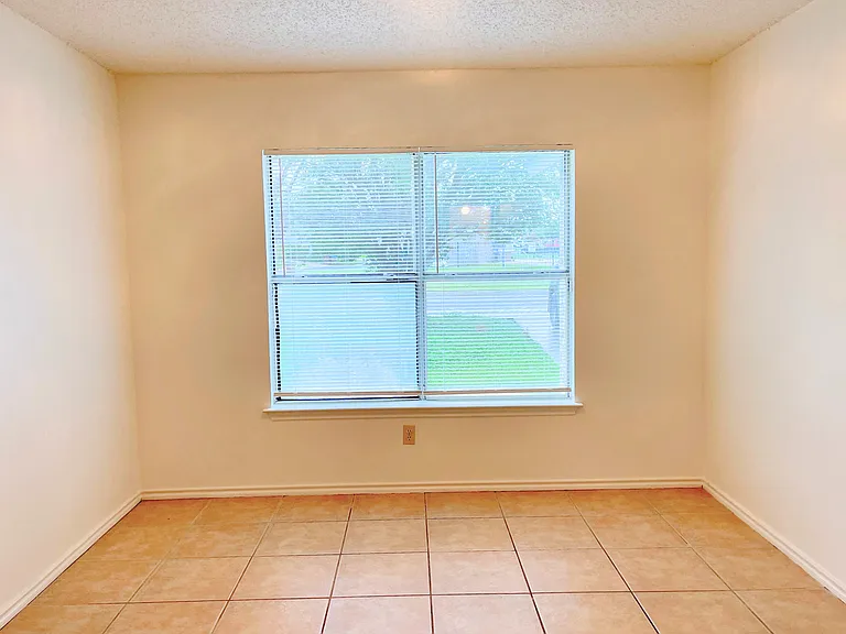 8206 Longhorn Ridge Dr — Photo 6