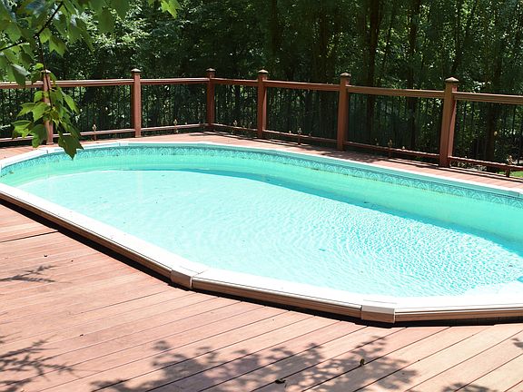 Pool / Deck