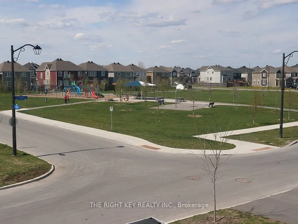 3 bed, $2,900 — Photo 2