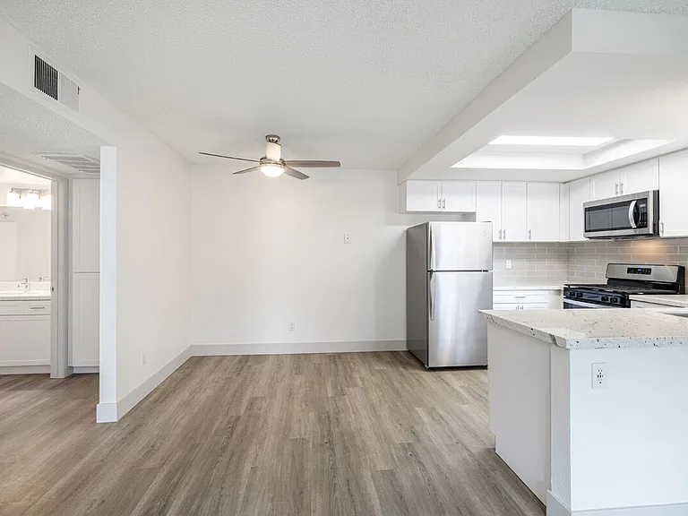 Hensley at Corona Pointe — Photo 6