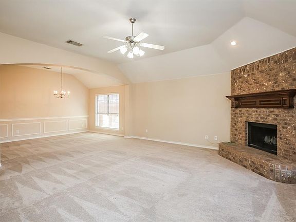 3rd image of 5904 Chisholm Trl