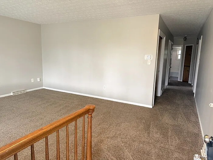 1862 Hampstead Dr — Photo 2