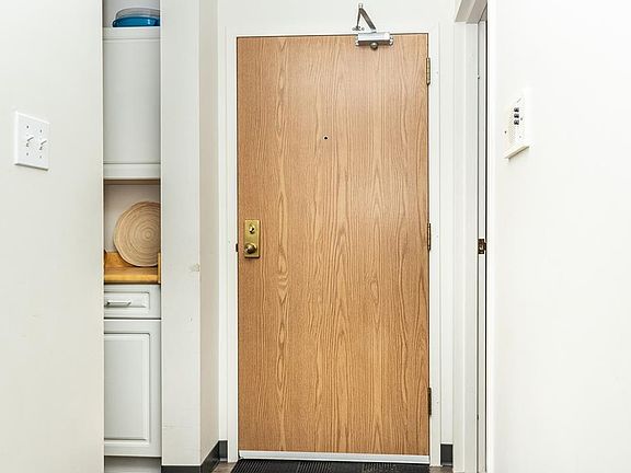 4th image of 310 Stillwater Dr #817