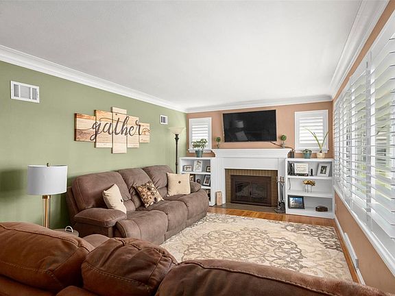 4th image of 5857 Holly Hills Ave