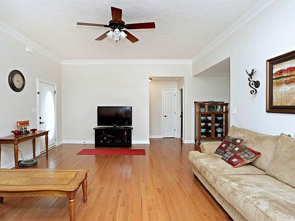5th image of 284 Banyan Blvd