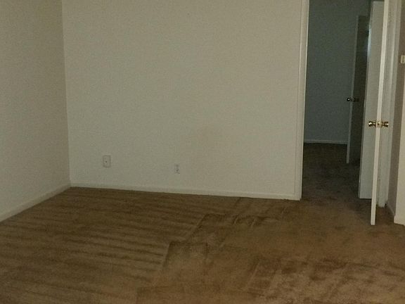 4th image of 201 N Polk St APT B