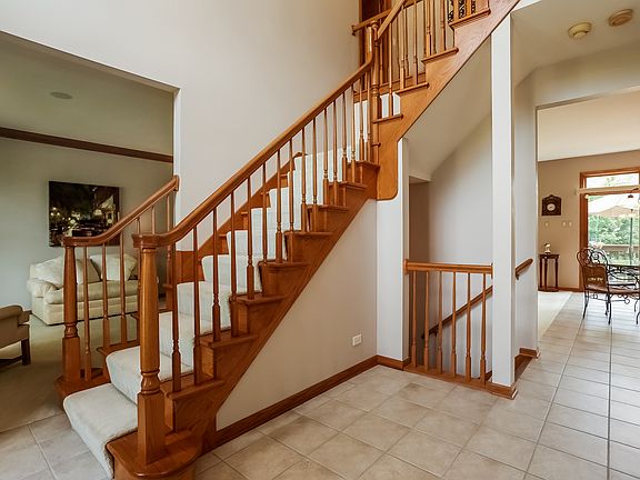 3rd image of 26W213 Pinehurst Dr