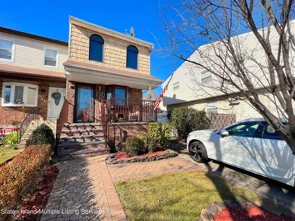 528 Drumgoole Rd W, Staten Island, NY 10312
