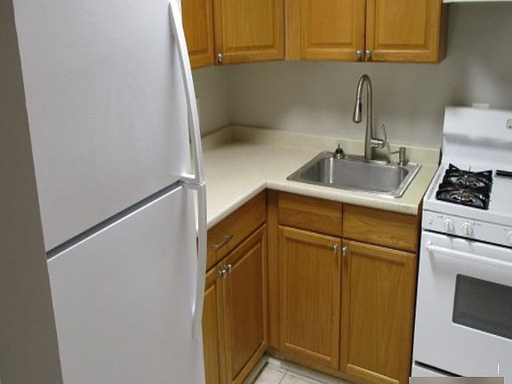 4th image of 100 E Glenolden Ave APT D8