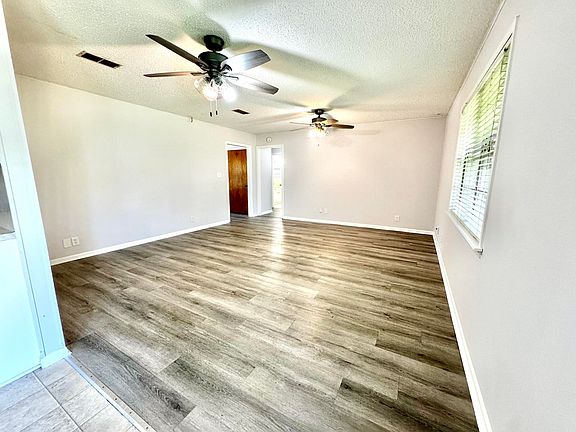 4th image of 102 E Wallace Street