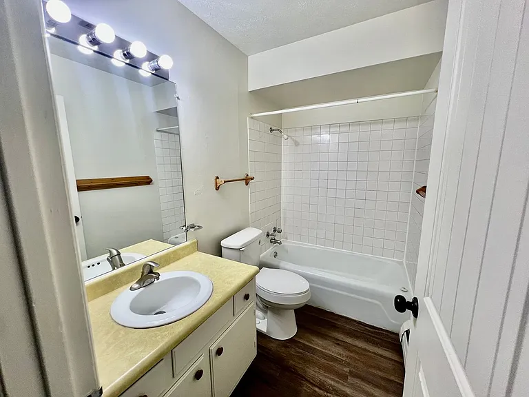 102 College Park — Photo 7