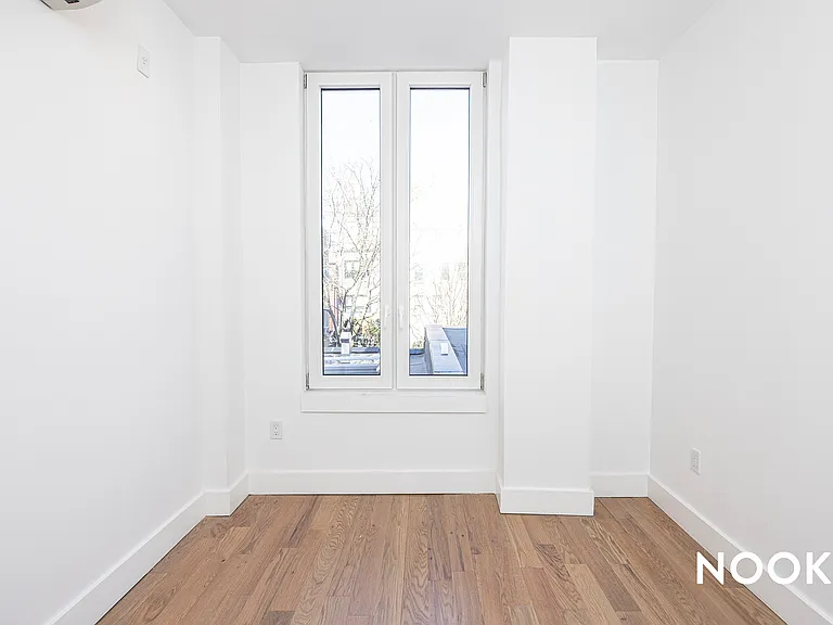 228 N 7th St #207 — Photo 8