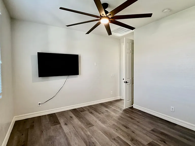 1777 W Ocotillo Rd — Photo 33