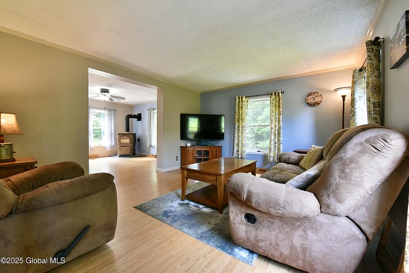 4th image of 595 Spier Falls Road