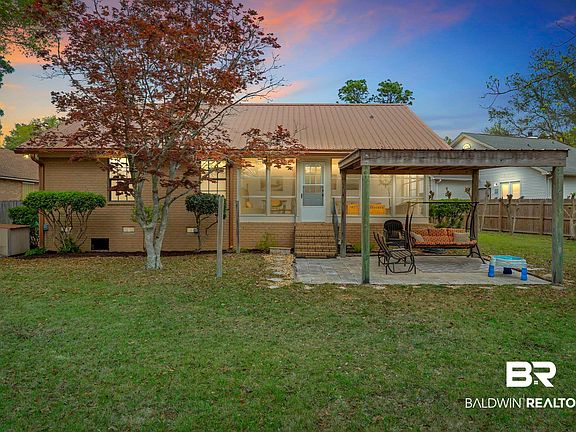 3rd image of 2760 Manuel Cir