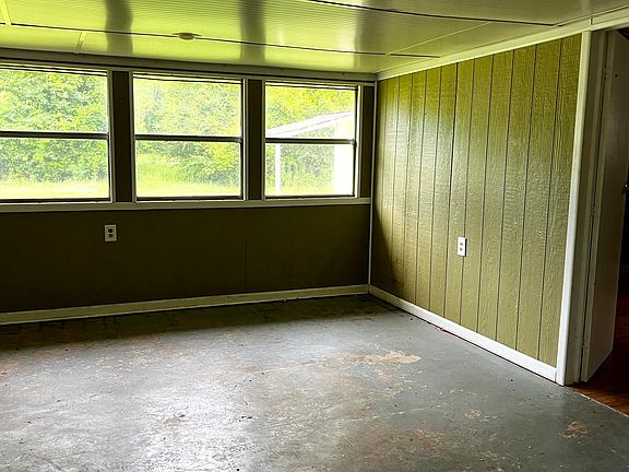 3rd image of 3912 Coakley Ave