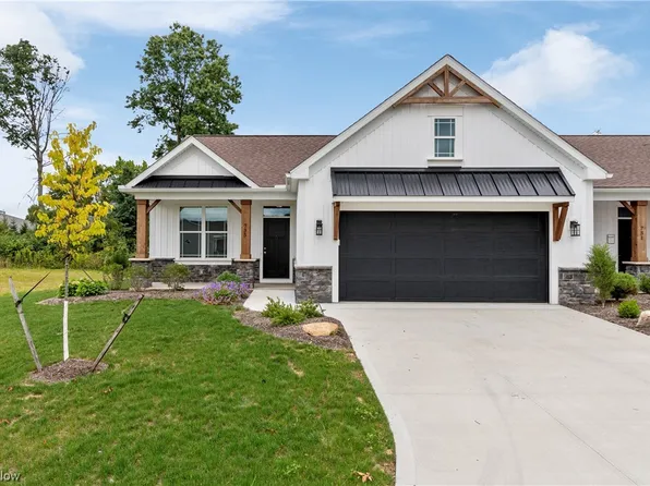 735 Meadow Ln SW Condo 33, Hartville, OH 44632