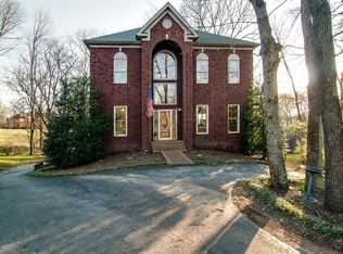 665 Pembroake Ln, Franklin, TN 37064