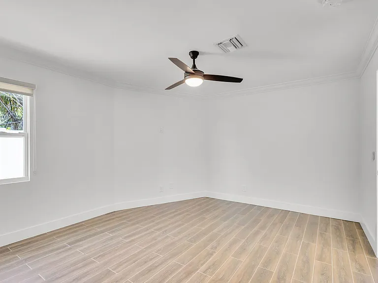 204 W Whitney Dr — Photo 22