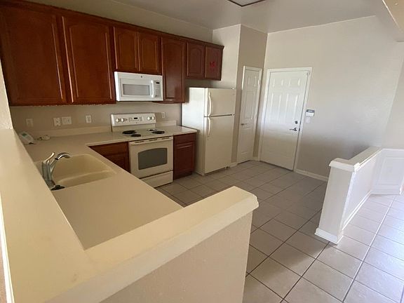 5th image of 6284 Castelven Dr Unit 107