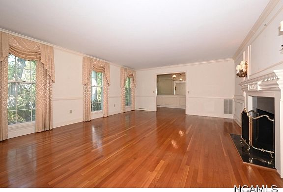 2nd image of 916 Mary Jane Dr NW