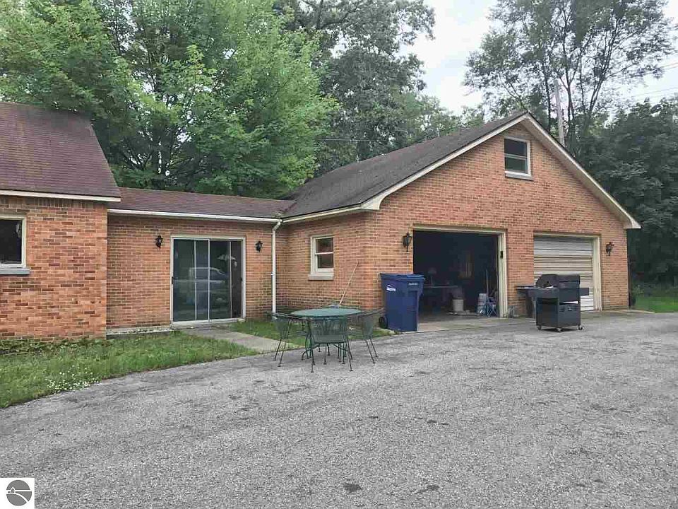 1st image of 836 Pine Grove Ave