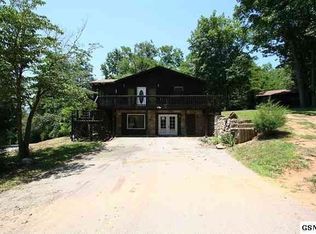 2220 Daisy Trl, Pigeon Forge, TN 37863