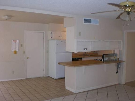 kitchen/breakfast bar