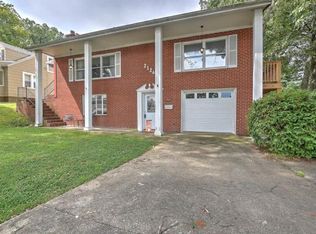 2124 Fort Henry Dr, Kingsport, TN 37664