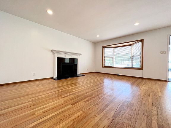 3rd image of 3991 Chilton Ln