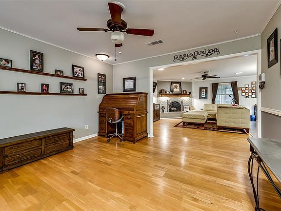 3rd image of 528 Oakridge Dr