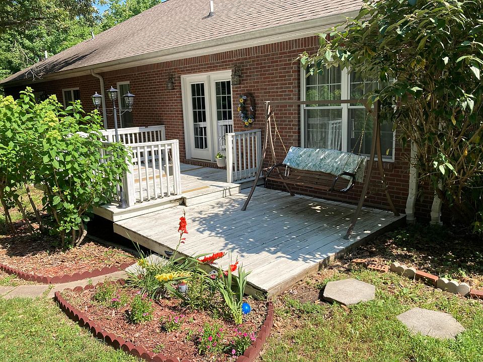 1st image of 150 Matthew Dr