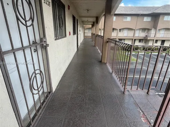 8851 NW 119th St Unit 5222, Hialeah Gardens, FL 33018