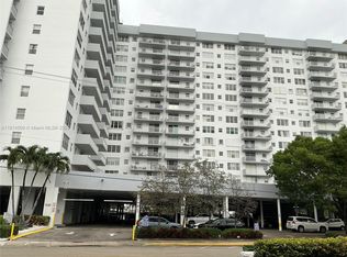 137 Golden Isles Dr APT 611, Hallandale, FL 33009