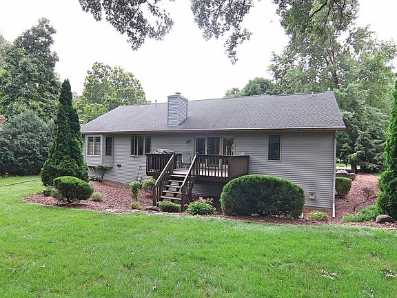 3rd image of 3321 Essex Dr