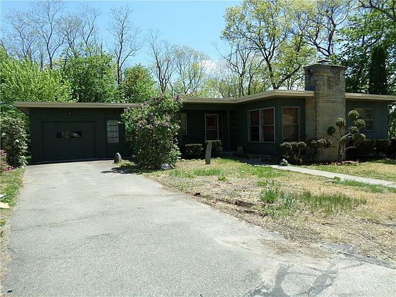 2nd image of 4 Golden Blvd