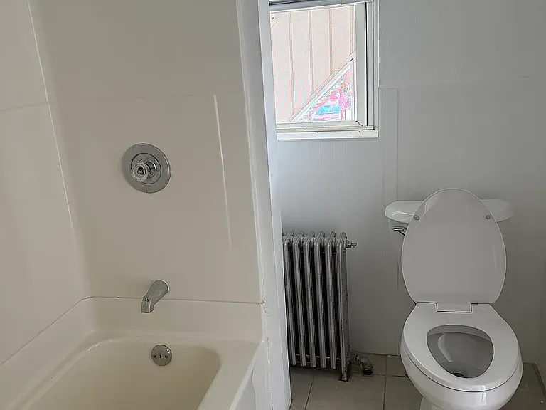 124 E Noble Ave #2 — Photo 7