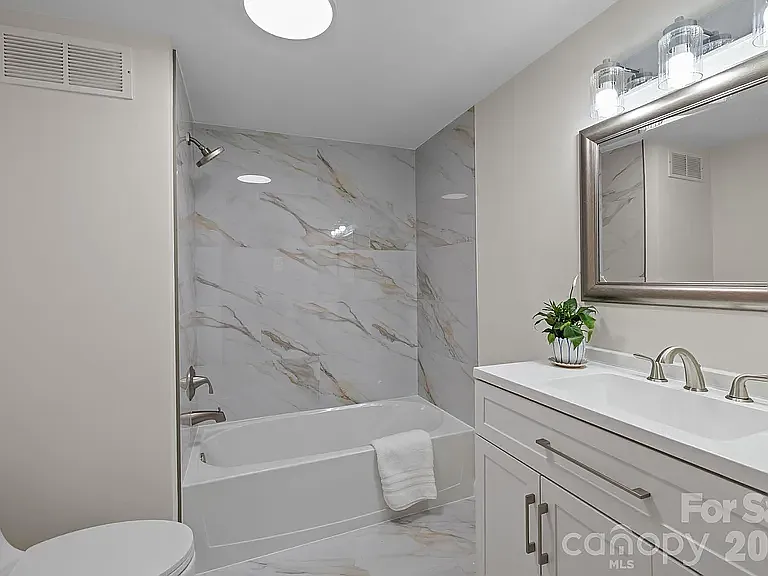 2503 Roswell Ave #207 — Photo 11