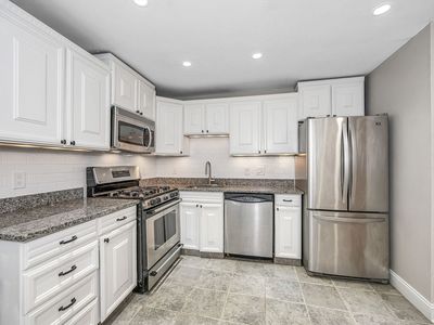 3 Fernview Ave APT 8, North Andover, MA, 01845