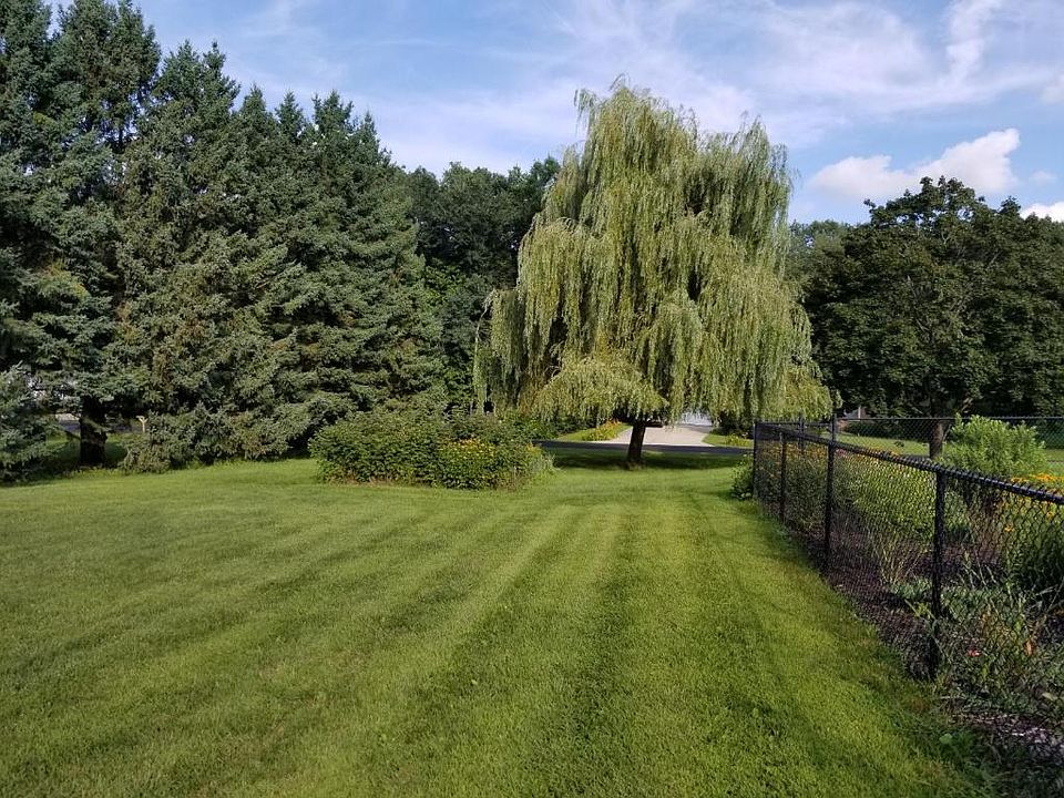 1st image of W1228 Steinway Dr