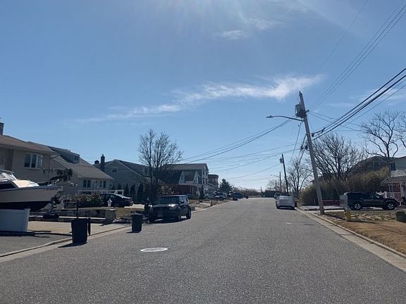 5th image of 476 West Dr