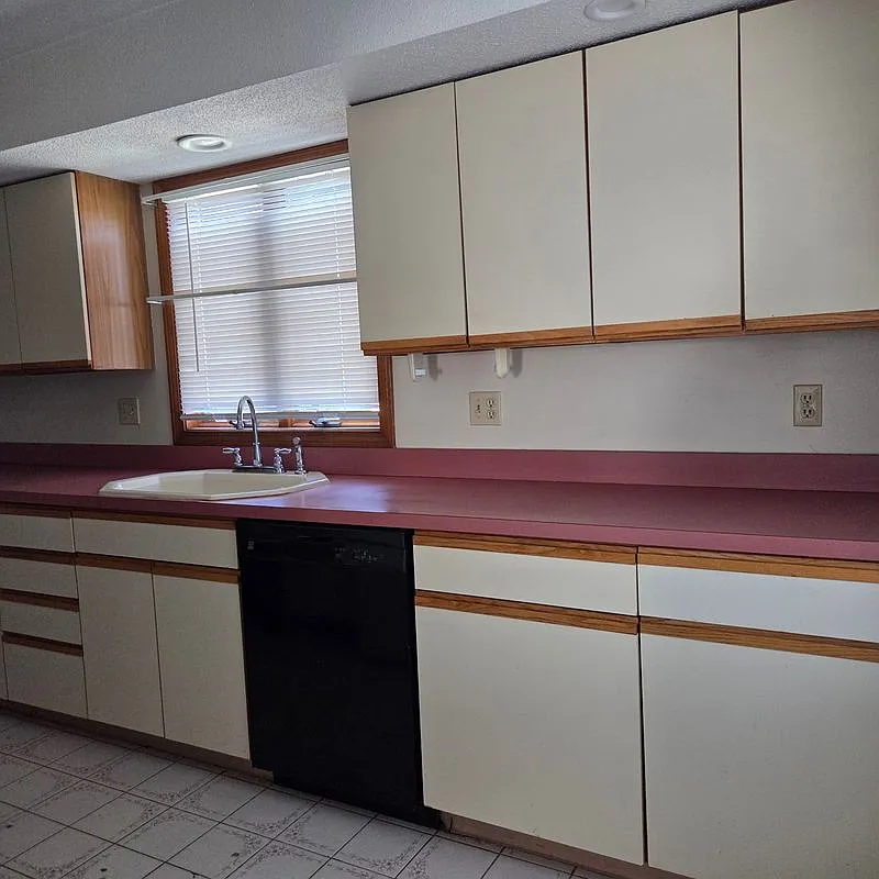 2 bed, 1.0 bath, 964 sqft, $1,900 — Photo 3